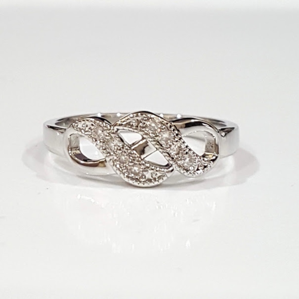 18k White Gold Simulated Diamond Ring